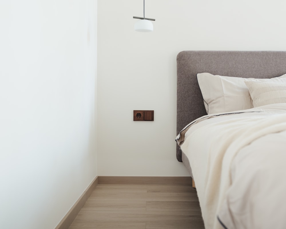 Dormitorio minimalista estilo japandi